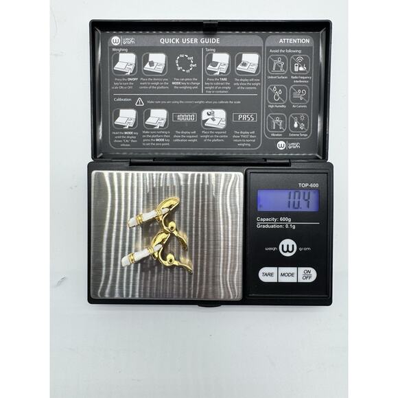 Luxury Monet Hoop Clip On Earrings White Enamel Gold Tone Circle 1” Vintage - Picture 6 of 7